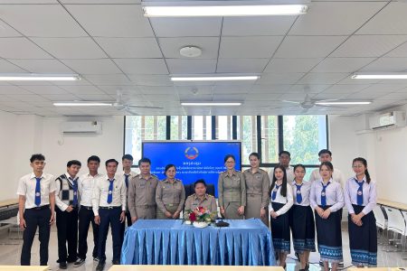 ກອງປະຊຸມຜ່ານບົດໂຄງການຈົບຊັັ້ນນັກສຶກສາປະລິນຍາຕີຕໍ່ເນື່ອງ (ຮຸຸ່ນທີ 04)  ສົກສຶກສາ 2024-2025 ຂອງ ສະຖາບັນເຕັກໂນໂລຊີການສື່ສານຂໍ້ມູນຂ່າວສານ